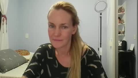 Anny online show from April 2026 12:00:02 AM