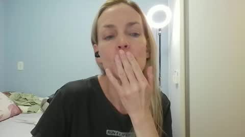 Anny online show from April 2026 12:29:02 PM
