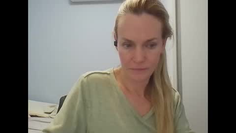 Anny online show from April 2026 12:27:01 AM