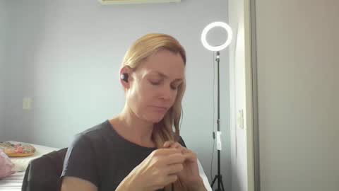 Anny online show from April 2026 12:31:01 PM