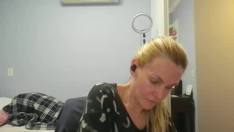 Anny online show from May 2026 12:17:01 AM