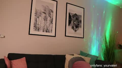 Valeri  Val    online show from April 2026 08:57:02 PM