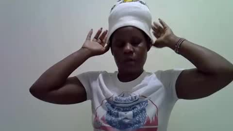 Snapshot of crazzybaby01 chatting on November 2025 01:13:02 PM crazzybaby01 online show from November 2025 01:13:02 PM