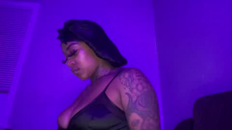 Snapshot of creame_sensation chatting on December 2024 02:31:02 AM PHANTOMTARGARYENXXX online show from December 2024 02:31:02 AM