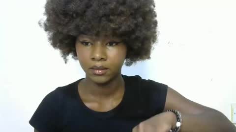 Snapshot of creamybabee chatting on January 2025 10:02:01 AM queen online show from January 2025 10:02:01 AM