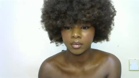 Snapshot of creamybabee chatting on January 2025 09:02:01 PM queen online show from January 2025 09:02:01 PM