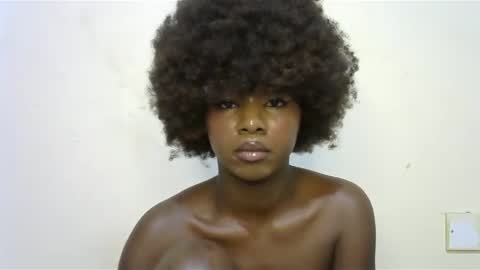 Snapshot of creamybabee chatting on January 2025 12:17:02 AM queen online show from January 2025 12:17:02 AM