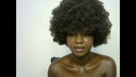 Snapshot of creamybabee chatting on January 2025 02:02:02 PM queen online show from January 2025 02:02:02 PM