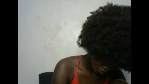 Snapshot of creamybabee chatting on March 2025 12:01:02 PM queen online show from March 2025 12:01:02 PM