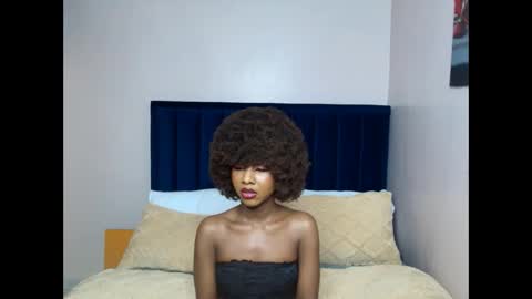 Snapshot of creamybabee chatting on October 2025 09:40:01 AM queen online show from October 2025 09:40:01 AM