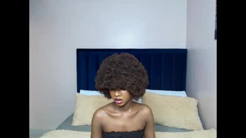 Snapshot of creamybabee chatting on October 2025 01:47:01 AM queen online show from October 2025 01:47:01 AM