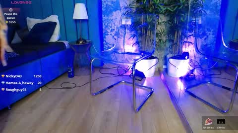 Snapshot of creamyinkk chatting on February 2026 06:21:02 AM Sophie online show from February 2026 06:21:02 AM