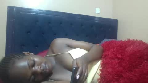 Snapshot of creamymomma chatting on December 2025 09:06:01 AM verah online show from December 2025 09:06:01 AM