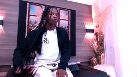 CriisBrown  online show from November 2025 11:21:02 AM