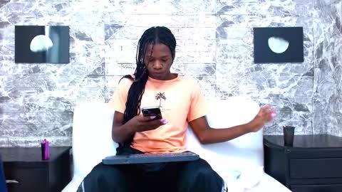 CriisBrown  online show from November 2025 11:11:01 AM