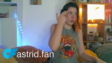 Snapshot of cringebutcute chatting on September 2025 09:36:01 PM Astrid online show from September 2025 09:36:01 PM