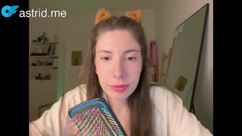 Astrid online show from October 2025 10:20:02 PM