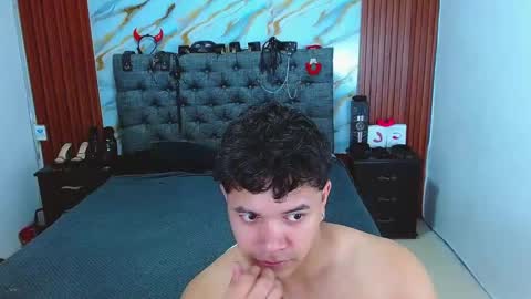 CRISANDMERY online show from March 2026 05:02:01 AM