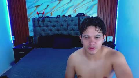 CRISANDMERY online show from May 2026 05:01:02 AM