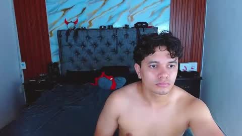 CRISANDMERY online show from May 2026 05:59:01 AM