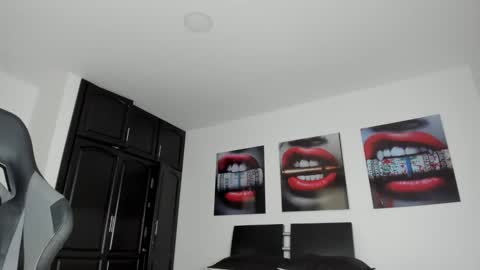 Cris Gutierrez online show from November 2025 08:33:02 PM