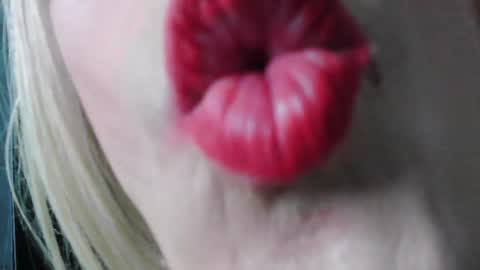 Snapshot of crislingery_doll chatting on February 2025 11:21:01 AM crislingery_doll online show from February 2025 11:21:01 AM