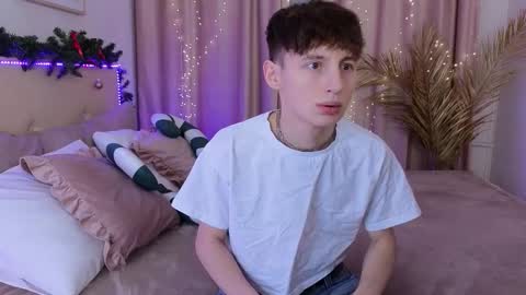 Snapshot of crisp1n chatting on December 2025 10:03:01 PM Chris online show from December 2025 10:03:01 PM