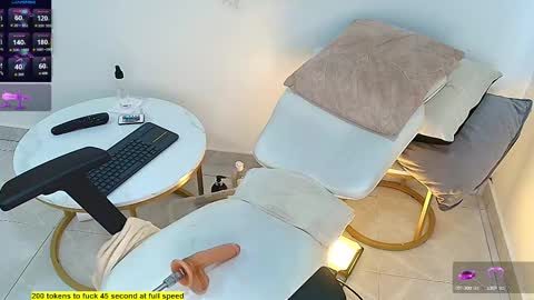 Snapshot of criss_evanss1 chatting on September 2025 09:18:01 PM Criss Evans online show from September 2025 09:18:01 PM