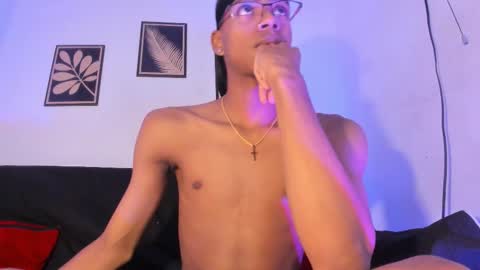 criss_zuri online show from February 2026 12:20:01 PM