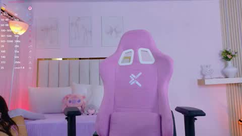 Snapshot of cristal_bunny chatting on October 2025 12:41:02 AM Cristal online show from October 2025 12:41:02 AM