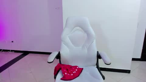 Snapshot of cristal_crossfit chatting on September 2025 10:17:01 AM Cristal online show from September 2025 10:17:01 AM