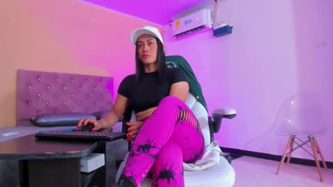 Snapshot of cristal_crossfit chatting on October 2025 11:20:02 AM Cristal online show from October 2025 11:20:02 AM