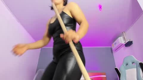 Snapshot of cristal_crossfit chatting on April 2026 12:29:02 PM Cristal online show from April 2026 12:29:02 PM