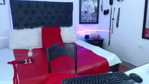 cristal_deep online show from June 2026 10:04:01 PM