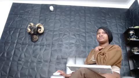 Hanna  online show from October 2025 11:43:01 AM