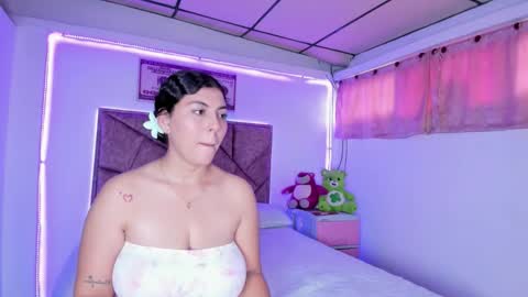 cristal_smith20 online show from October 2025 02:51:02 PM