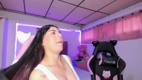 cristal_smith20 online show from April 2026 01:49:01 PM