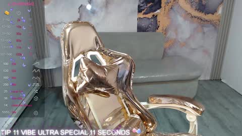 Snapshot of cristal_v_ chatting on January 2025 03:17:01 AM Cristal online show from January 2025 03:17:01 AM