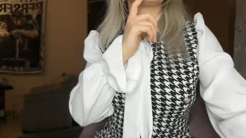 Snapshot of cristalbi chatting on March 2026 05:28:01 PM cristalbi online show from March 2026 05:28:01 PM