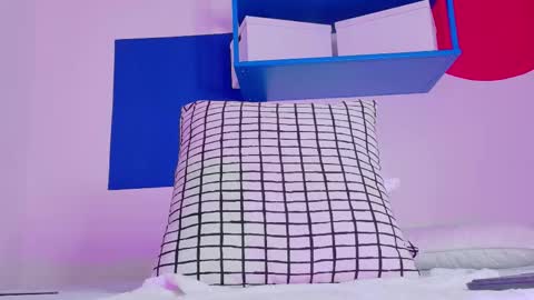 Nicole  Connection time 220pm-910pmCol online show from November 2025 08:30:01 PM