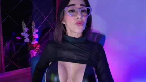 Snapshot of cristallmiller_ chatting on June 2026 06:50:01 PM cristal miller online show from June 2026 06:50:01 PM