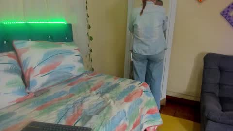 Snapshot of cristalwalker__ chatting on October 2025 12:16:01 PM cristal walker online show from October 2025 12:16:01 PM