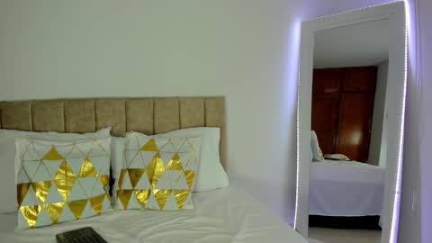 Snapshot of cristalwalker__ chatting on November 2025 12:05:02 PM cristal walker online show from November 2025 12:05:02 PM