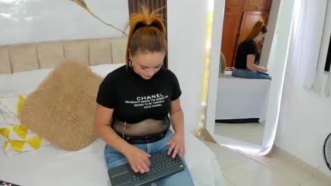 cristal walker online show from April 2026 10:35:02 AM