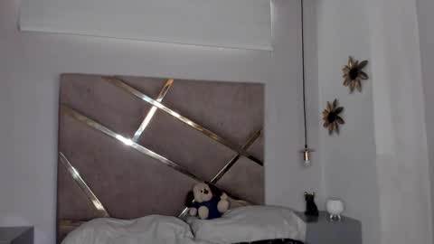  Independent Model online show from February 2025 04:14:01 PM