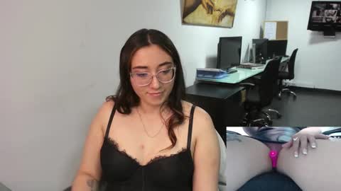 you can call me your sweettie assistant   online show from January 2025 06:32:02 PM