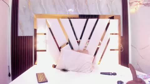 Snapshot of cristhinbrown chatting on November 2025 07:08:02 AM cristin online show from November 2025 07:08:02 AM