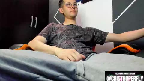 Snapshot of cristhoperfly chatting on November 2025 07:04:01 PM Cris Independent model online show from November 2025 07:04:01 PM