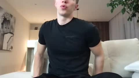 Snapshot of cristianovilla chatting on January 2025 04:08:01 PM CristianoHailey online show from January 2025 04:08:01 PM