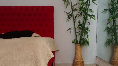 Cris  online show from June 2026 07:04:02 PM
